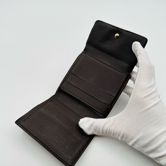 Louis Vuitton Damier Wallet - Picture 5 of 9